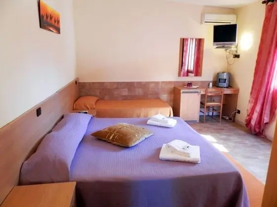 Üç Kişilik Oda