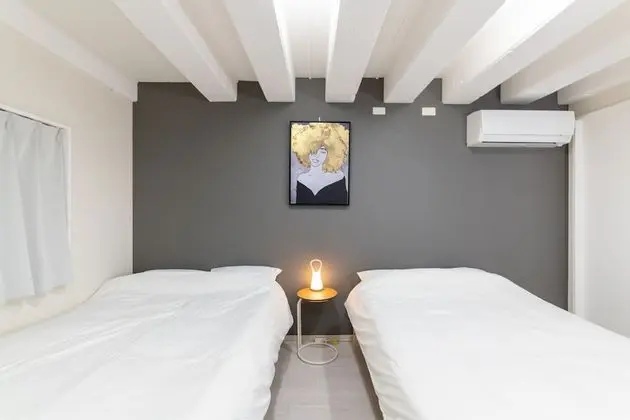 Standard Oda (2nd Floor)
