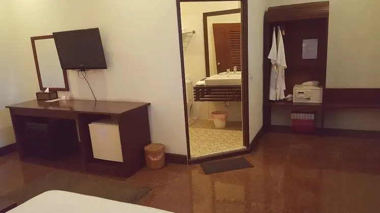 Deluxe Üç Kişilik Oda, 1 Yatak Odası, Balkon, Bahçe Manzaralı