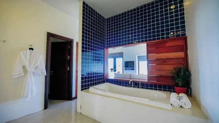 Deluxe King/Twin Room