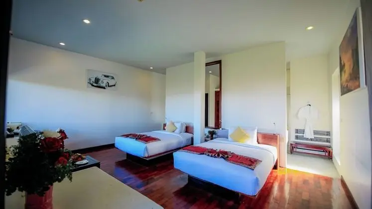 Deluxe King/Twin Room