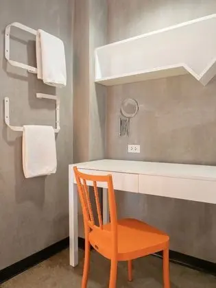 Econo Double with Shared Bathroom
