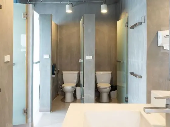 Econo Twin with Shared Bathroom
