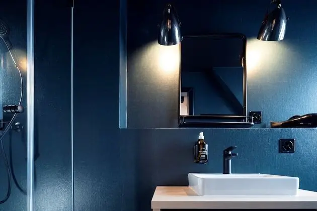 Design Tek Büyük Yataklı Oda, Küçük Mutfak