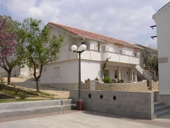 Apart Daire (Luca - with nice courtyard - A2(3+2))