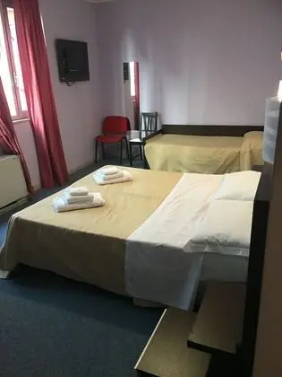 Üç Kişilik Oda, Birden Çok Yatak