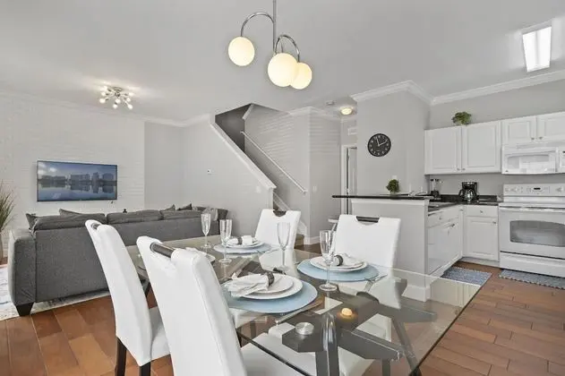 Odada yemek servisi