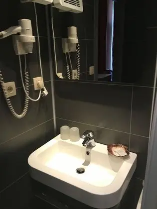 Tek Büyük Yataklı Oda, Küvet