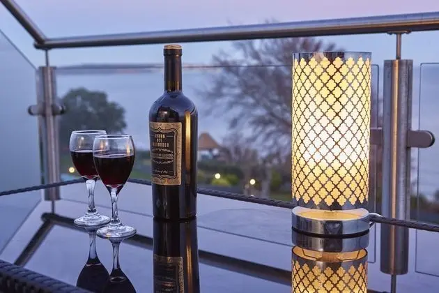 Superior Oda, Balkon, Denize Bakan