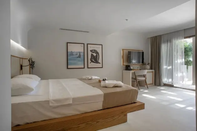 Azure Standard Balkonlu Deniz Manzaralı Oda