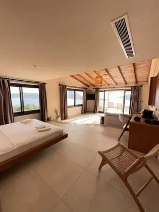 Deniz Manzaralı Teraslı Suite Oda Jakuzili