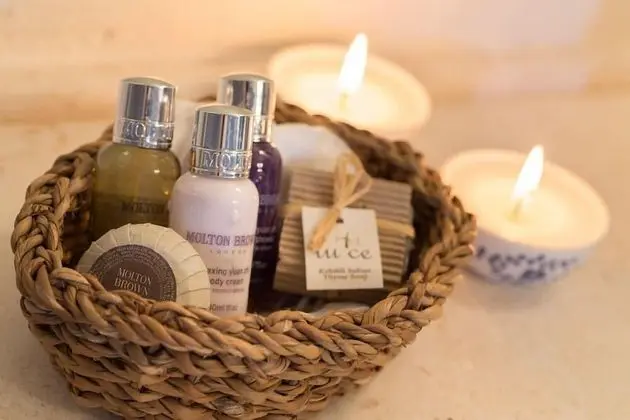 Bathroom amenities