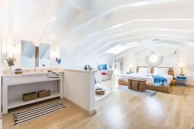 Süit, Jakuzi (Attic)