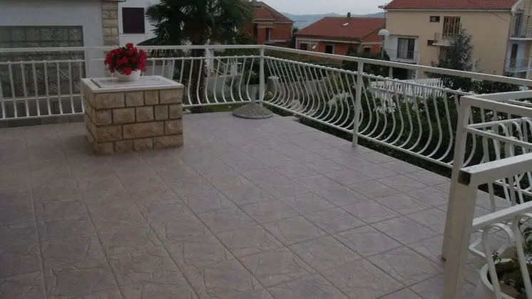 Apart Daire (Luce - family apartment with terrase )