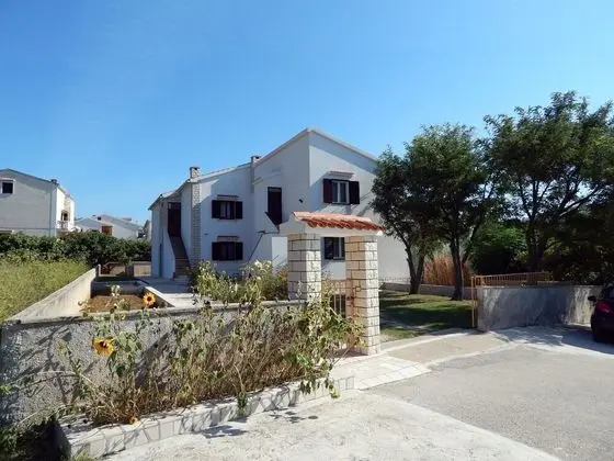 Apart Daire (Luce - family friendly & parking - A3)