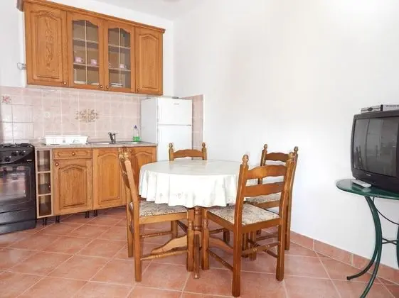 Apart Daire (Luce - family friendly & parking - A4)