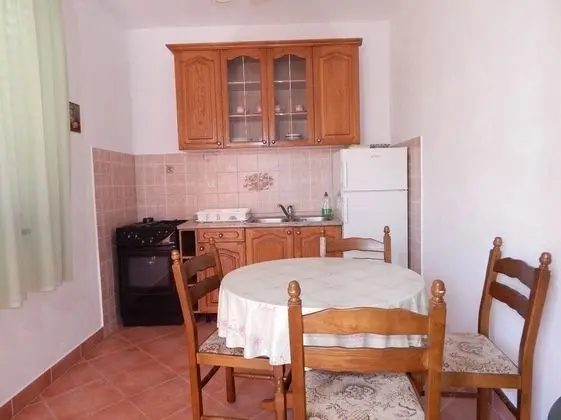 Apart Daire (Luce - family friendly & parking - A4)