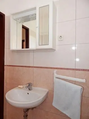 Apart Daire (Luce - family friendly & parking - A4)