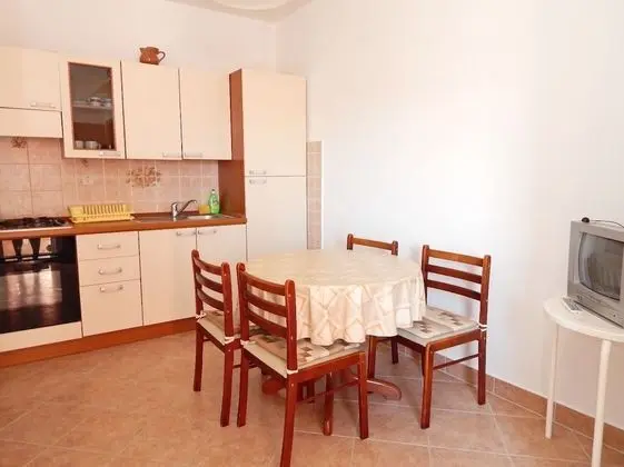 Apart Daire (Luce - family friendly & parking - A5)