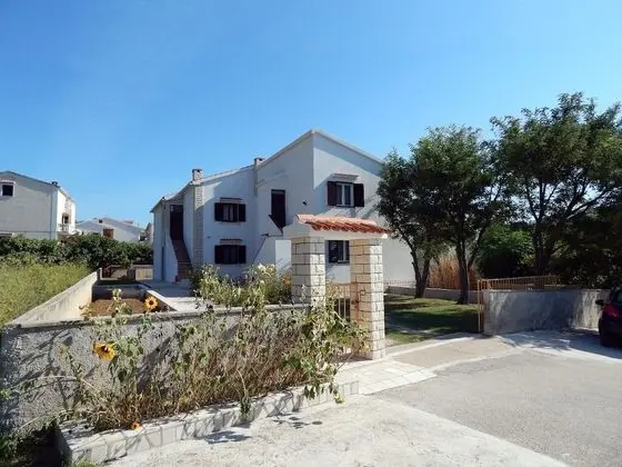 Apart Daire (Luce - family friendly & parking - A5)