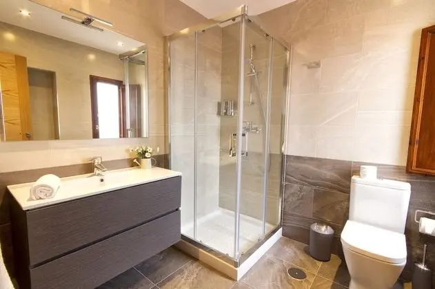 Tek Büyük veya İki Ayrı Yataklı Oda, Balkon