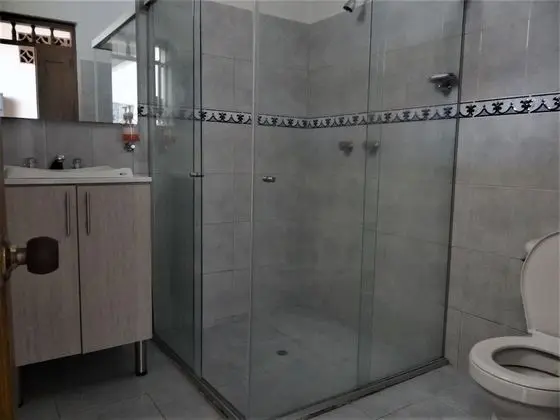 Tek Büyük Yataklı Oda, Ortak Banyo