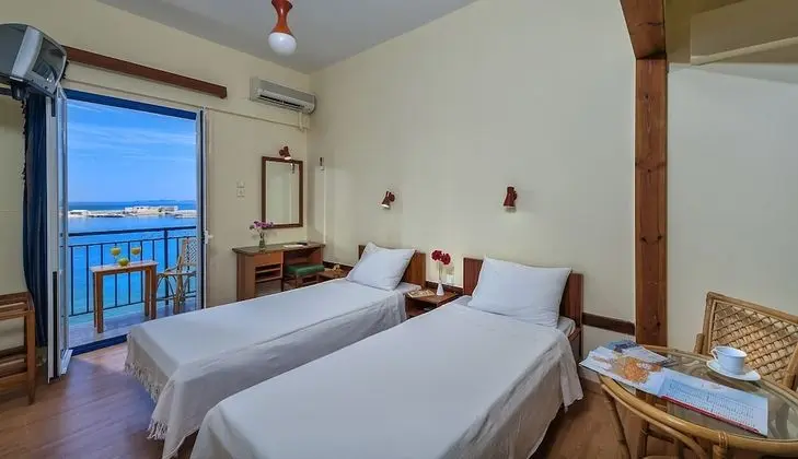 Tek Büyük veya İki Ayrı Yataklı Oda, Deniz Manzaralı