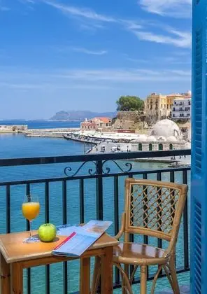 Tek Büyük veya İki Ayrı Yataklı Oda, Deniz Manzaralı