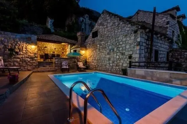 Villa (2 Bedroom Villa with Swimming Pool)