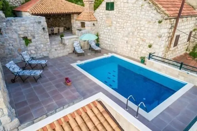 Villa (2 Bedroom Villa with Swimming Pool)