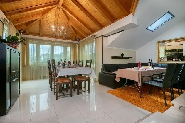 Villa (5-Bedroom Villa with Two Pools)