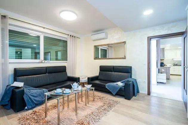 Villa (5-Bedroom Villa with Two Pools)