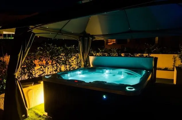 Villa (5-Bedroom Villa with Two Pools)