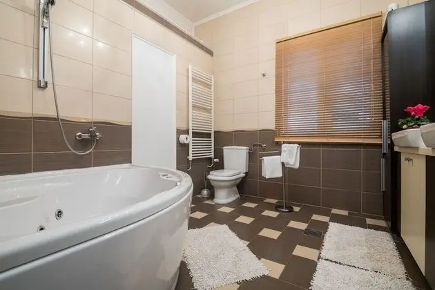 Villa (5-Bedroom Villa with Two Pools)