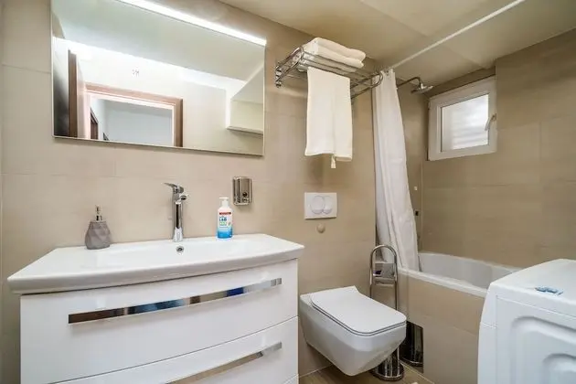 Villa (5-Bedroom Villa with Two Pools)