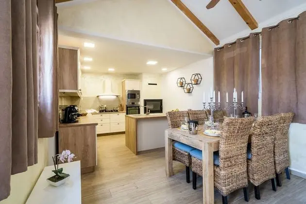 Villa (5-Bedroom Villa with Two Pools)