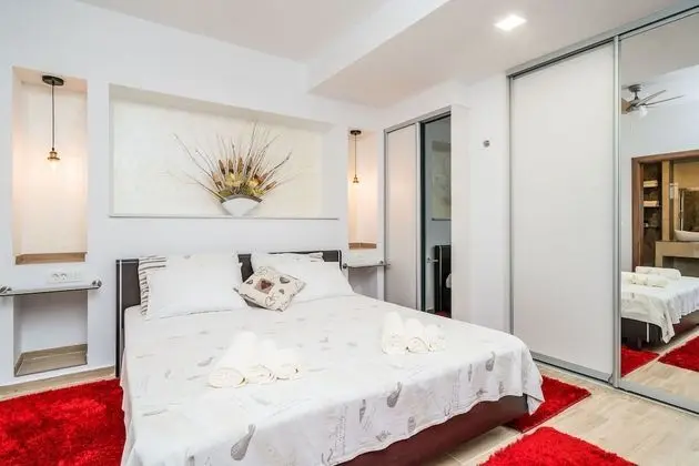 Villa (5-Bedroom Villa with Two Pools)