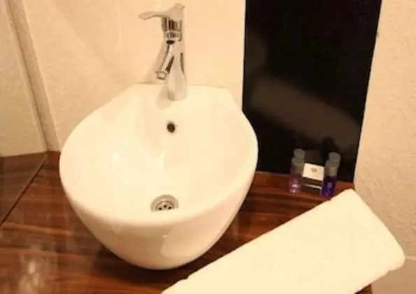 Bathroom sink