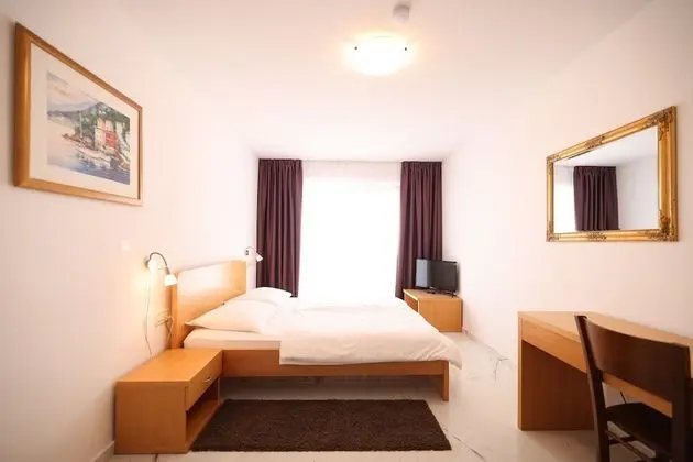 Standard Tek Büyük Yataklı Oda, Kısmi Deniz Manzaralı