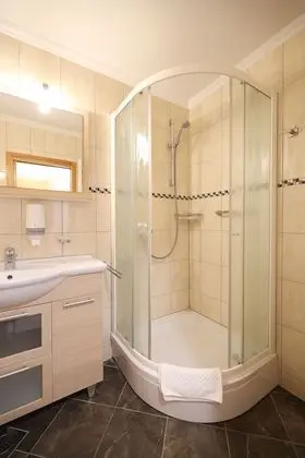 Standard Tek Büyük Yataklı Oda, Kısmi Deniz Manzaralı