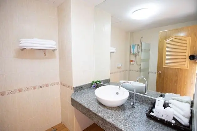 Junior Süit, 1 Büyük (Queen) Boy Yatak, Sigara İçilmez, Bahçe Manzaralı