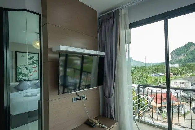 Family Room 4 Adult