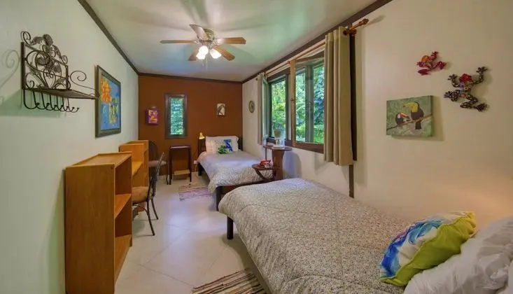 Tek Büyük Yataklı Oda, 2 Tek Kişilik Yatak (Flower Room)