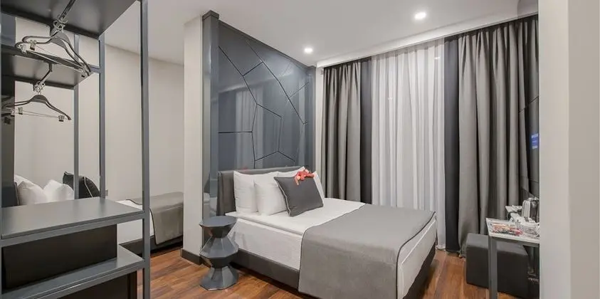 Deluxe Triple Sehir Manzaralı
