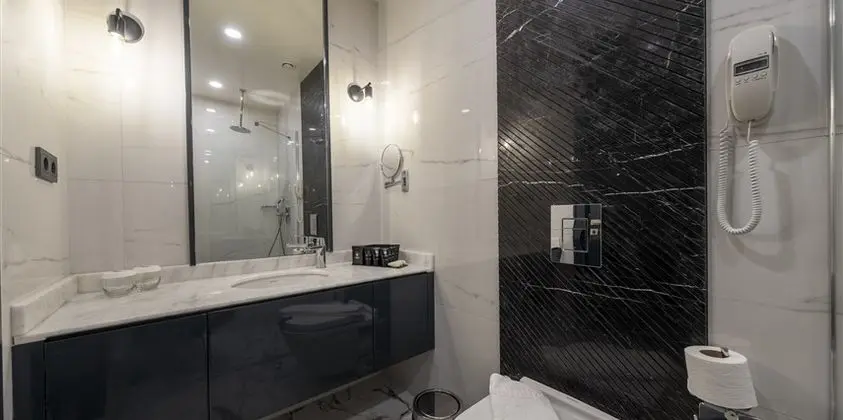Deluxe Triple Sehir Manzaralı