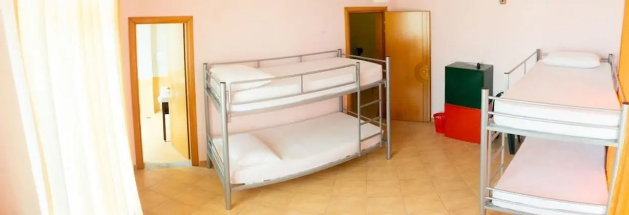 Ortak Ranzalı Oda, Sadece kadınlar için, Özel Banyo