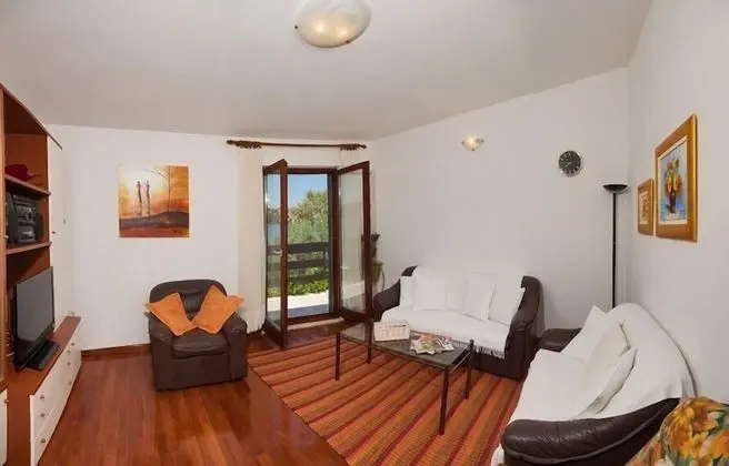 Ev (Lucmar - swimming pool and sea view -)