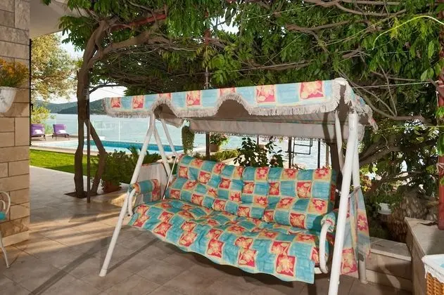 Ev (Lucmar - swimming pool and sea view -)