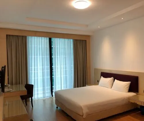 Business Apart Daire, 3 Yatak Odası, Sigara İçilebilir, Havuz Manzaralı