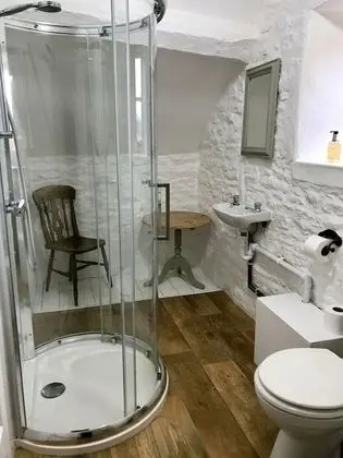 Superior Tek Büyük Yataklı Oda, Banyolu/Duşlu, Avlu Manzaralı (Darjeeling)